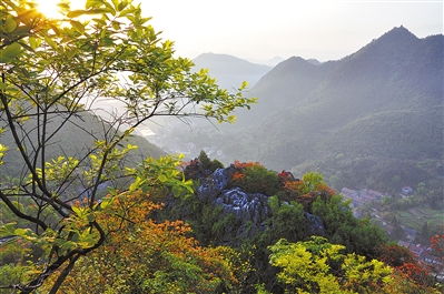 自驾约4小时——中餐品尝常山特色美食——下午前往青石镇游览"中国