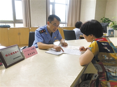 市市场监管局局长胡建平零距离服务群众